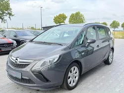 Grau Gebraucht 2012 Opel Zafira Tourer Edition Van / Kleinbus | 6.950 € (Fairer Preis)