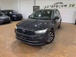 Grau Gebraucht 2022 VW Tiguan Active SUV | 25.990 € (Superpreis)