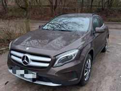 Braun Gebraucht 2015 Mercedes GLA200 SUV | 14.800 € (Fairer Preis)