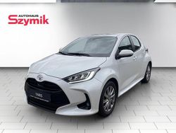 Platinumweiß Gebraucht 2023 Toyota Yaris Comfort Limousine | 17.770 € (Guter Preis)
