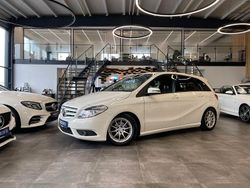 Weiß Gebraucht 2014 Mercedes B180 Van / Kleinbus | 8.899 € (Fairer Preis)