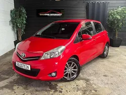 Rot Gebraucht 2014 Toyota Yaris Limousine | 5.999 € (Fairer Preis)