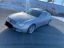 Silber Gebraucht 2005 Mercedes CLS500 Coupé | 9.000 € (Teuer)