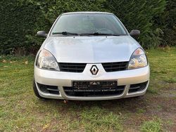 Silber Gebraucht 2009 Renault Clio II Campus Limousine | 2.950 € (Etwas zu teuer)