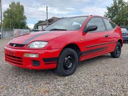 Rot Gebraucht 1995 Mazda 323C Limousine | 850 €