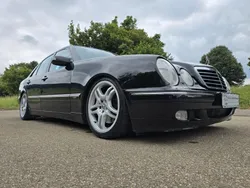 Schwarz Gebraucht 2002 Mercedes E430 Avantgarde Limousine | 11.990 €