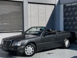 Schwarz Gebraucht 1993 Mercedes E220 Sportline Cabrio | 18.999 €