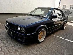 Blau Gebraucht 1992 BMW 325 Cabriolet Cabrio | 18.200 €