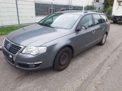 Grau Gebraucht 2005 VW Passat Kombi | 900 € (Superpreis)
