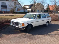Weiß Gebraucht 1979 Mercedes 240 Kombi | 4.500 €