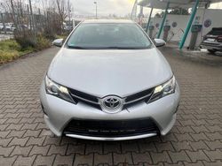 Silber Gebraucht 2013 Toyota Auris Edition Limousine | 4.999 € (Etwas zu teuer)