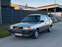 Grau Gebraucht 1988 Volvo 340 Limousine | 3.000 €
