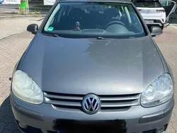 Grau Gebraucht 2007 VW Golf V Kleinwagen | 2.550 € (Fairer Preis)