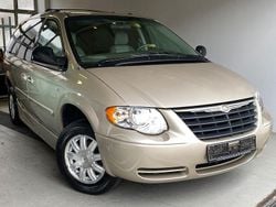 Gold Gebraucht 2006 Chrysler Voyager Van / Kleinbus | 11.384 €