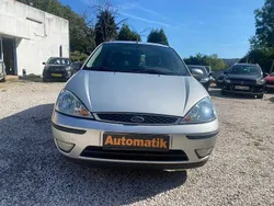 Grau Gebraucht 2001 Ford Focus Trend Limousine | 2.999 € (Etwas zu teuer)