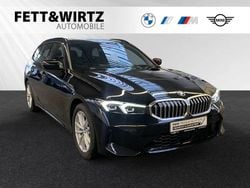 Saphirschwarz metallic Gebraucht 2024 BMW 330 M Sport Kombi | 38.345 € (Superpreis)