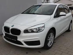 Weiß Gebraucht 2016 BMW 216 Active Tourer Performance Van / Kleinbus | 13.600 € (Etwas zu teuer)