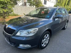 Grau Gebraucht 2009 Skoda Octavia Ambiente Kombi | 2.400 € (Teuer)