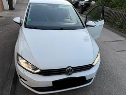 Weiß Gebraucht 2016 VW Golf Sportsvan Van / Kleinbus | 5.599 € (Fairer Preis)