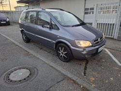 Moonlandgrau m2 Gebraucht 2005 Opel Zafira Basis Van / Kleinbus | 999 € (Fairer Preis)