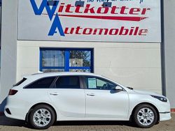 (hw2) deluxe white m Gebraucht 2024 Kia Ceed Sportswagon Kombi | 24.590 € (Guter Preis)