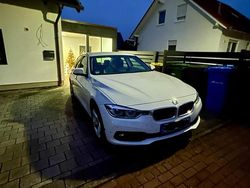 Weiß Gebraucht 2017 BMW 320 Advantage Limousine | 15.500 € (Fairer Preis)