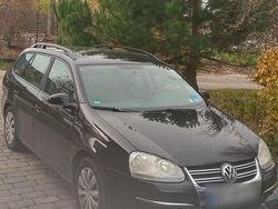 Schwarz Gebraucht 2008 VW Golf VI Trendline Kleinwagen | 2.300 €