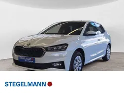 Candyweiss Neu 2025 Skoda Fabia Essence Limousine | 21.010 € (Etwas zu teuer)