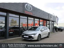 Silber Gebraucht 2024 Toyota Corolla Hybrid Team Kombi | 26.990 € (Fairer Preis)