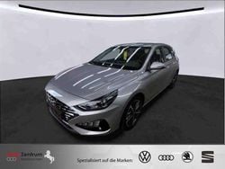 Shimmering silver Gebraucht 2023 Hyundai i30 Advantage Limousine | 14.970 € (Fairer Preis)