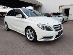 Weiß Gebraucht 2013 Mercedes B180 Van / Kleinbus | 13.700 € (Fairer Preis)