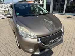 Grau Gebraucht 2012 Peugeot 208 Active Kleinwagen | 2.690 € (Etwas zu teuer)