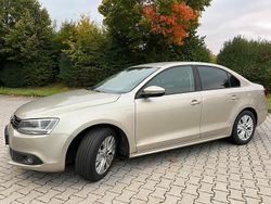 Grau Gebraucht 2013 VW Jetta Life Limousine | 4.600 € (Guter Preis)