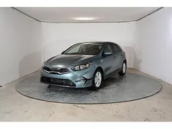 Yucca stahlgrau metallic Neu 2025 Kia Ceed LX Limousine | 23.990 € (Fairer Preis)