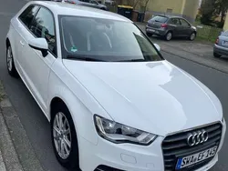 Weiß Gebraucht 2016 Audi A3 Attraction Limousine | 8.900 €