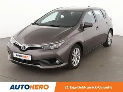Grau Gebraucht 2017 Toyota Auris Comfort Limousine | 15.490 € (Etwas zu teuer)