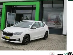 Weiß (candyweiss) Gebraucht 2024 Skoda Fabia Selection Limousine | 17.990 € (Fairer Preis)