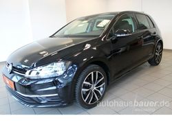 Deep black perleffekt (metallic) Gebraucht 2019 VW Golf VII Comfortline Limousine | 18.870 € (Etwas zu teuer)