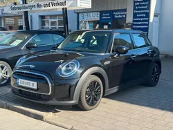 Midnight black metallic Gebraucht 2021 Mini Cooper Classic Kleinwagen | 19.600 € (Fairer Preis)