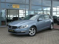 Blau Gebraucht 2017 Volvo V60 Business Edition Kombi | 15.551 € (Fairer Preis)