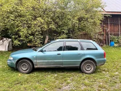 Blau Gebraucht 1999 Audi A4 Kombi | 800 € (Guter Preis)