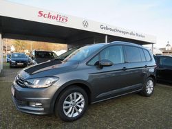 Indiumgrau metallic Gebraucht 2017 VW Touran Comfortline Van / Kleinbus | 18.680 € (Guter Preis)