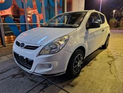 Weiß Gebraucht 2011 Hyundai i20 Comfort Limousine | 750 € (Superpreis)