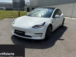 Weiß Gebraucht 2020 Tesla Model 3 Long Range Limousine | 28.500 € (Teuer)