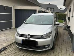 Grau Gebraucht 2014 VW Touran Trendline Van / Kleinbus | 5.999 € (Guter Preis)
