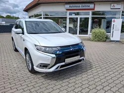 Weiß Gebraucht 2020 Mitsubishi Outlander P-HEV Plus SUV | 19.990 € (Fairer Preis)
