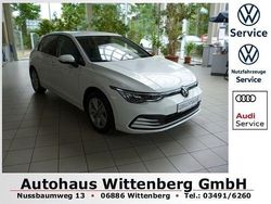 Weiß Gebraucht 2023 VW Golf VIII Life Limousine | 25.949 € (Fairer Preis)
