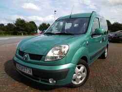 Grün Gebraucht 2004 Renault Kangoo Privilege Van / Kleinbus | 1.950 € (Superpreis)