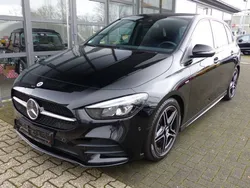 Nachtschwarz Gebraucht 2022 Mercedes B200 AMG line Van / Kleinbus | 28.990 € (Fairer Preis)