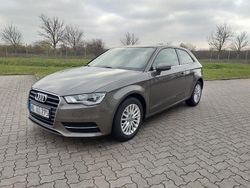 Grau Gebraucht 2012 Audi A3 Ambiente Limousine | 10.300 € (Fairer Preis)